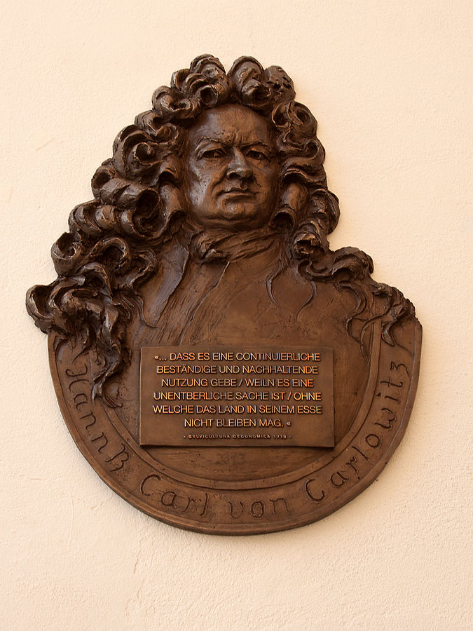 Das Prinzip der Nachhaltigkeit wurde erstmals 1713 von Hans Carl von Carlowitz schriftlich formuliert. The principle of sustainability was first mentioned in 1713 by Hans Carl von Carlowitz.